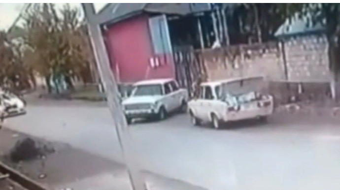 Yolda şou göstərən sürücü idarəetməni itirib ağır qəza törətdi - VİDEO