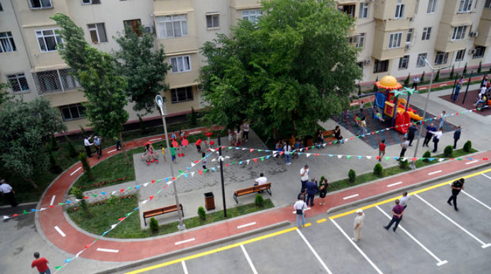Paytaxtda abadlaşdırılan növbəti həyət sakinlərin istifadəsinə verilib   - FOTO