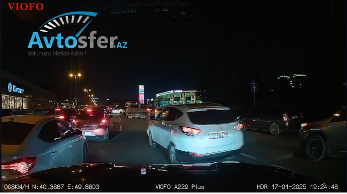 Bu yolda geriyə dönən sürücülər tıxac yaradır - Həll yolu budur - VİDEO
