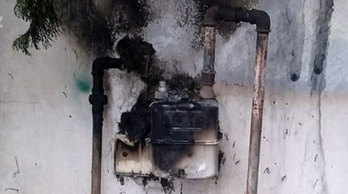 Bakı sakini elektrik naqilini qaz xəttinə qoşaraq yanğın törətdi - FOTO