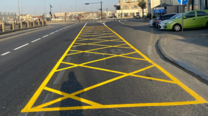 Prospektin bu hissəsində avtobus zolağına girə bilərsiniz; zolaq ləğv edildi – VİDEO 