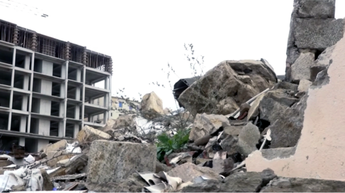 Paytaxtda aparılan tikinti sakinlər üçün təhlükə yaradır - "Hamı qorxu içindədir..." - VİDEO 