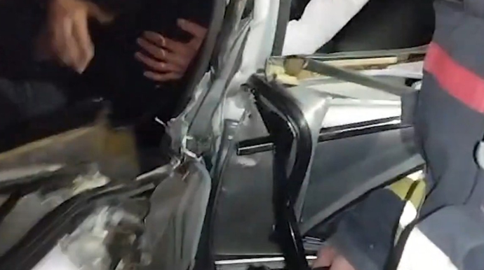 Şəkidə qəza - Sürücü maşında sıxılı vəziyyətdə qaldı - VİDEO  - YENİLƏNİB