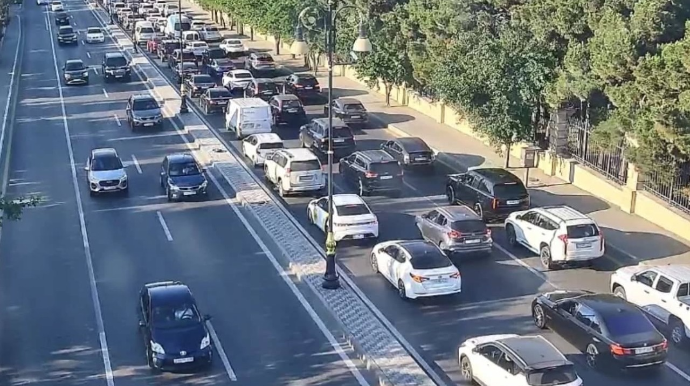 Bu yollarda sıxlıq var - SİYAHI 