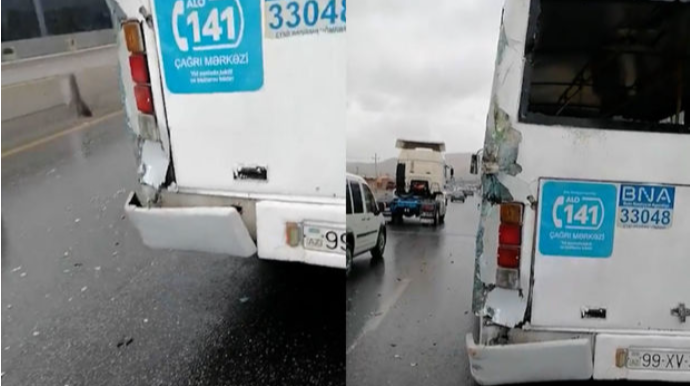 Bakıda yük maşını dayanacaqdakı sərnişin avtobusuna çırpılıb - VİDEO 