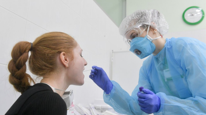 Evdə müalicə olunan koronavirus xəstələrinə telefonlarını söndürmək qadağan edilir