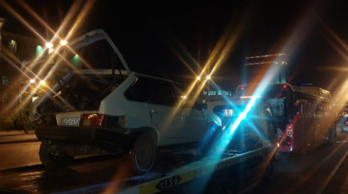 “Lada”, “Mercedes” və avtobus toqquşdu - FOTO 