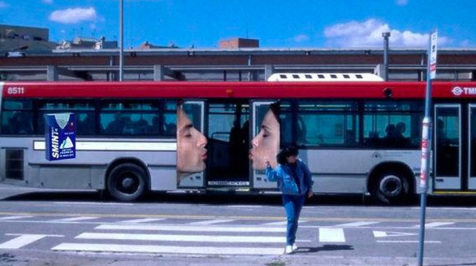 İctimai nəqliyyatda maraqlı reklamlar - FOTOLAR