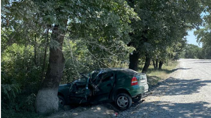 Xaçmazda avtomobil ağaclara çırpılıb, bir neçə nəfər xəsarət alıb