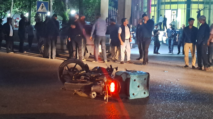 Bərdədə yol qəzasında kuryer xəsarət alıb - FOTO 