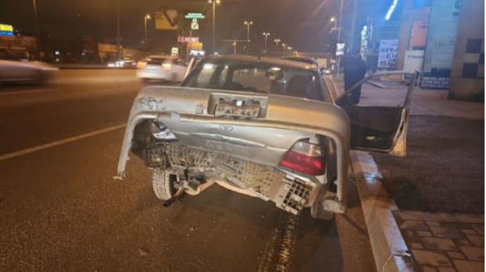 В Баку произошла цепная авария, есть пострадавший  - ФОТО