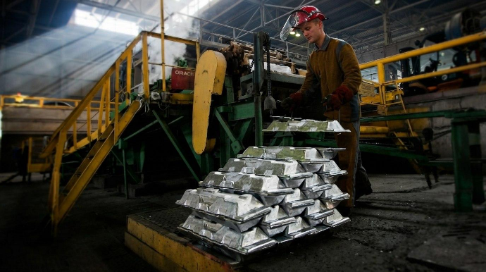 Sürücülər yanacağın qiymətindən narazıdır, istehsalçılar metalın 