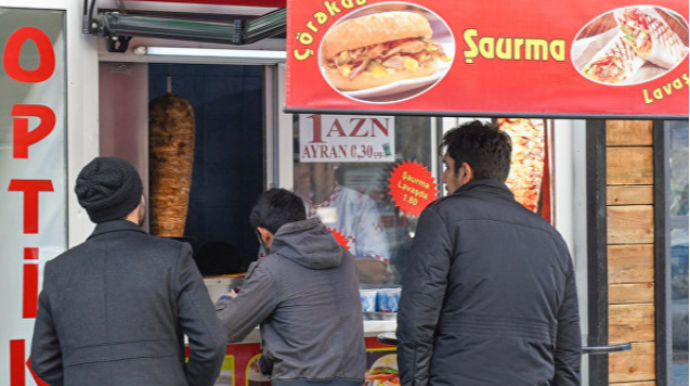 “Dönərlə ayran 1 manat 50 qəpikdirsə, belə çıxır, ət pulsuzdur”