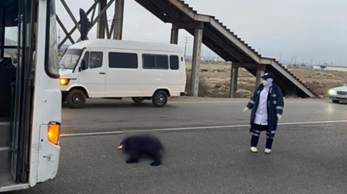 Avtobus piyadanı vurdu - VİDEO