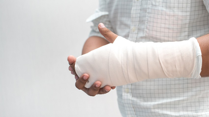 Bakıda yol qəzasında 17 yaşlı gəncin qolu sınıb 