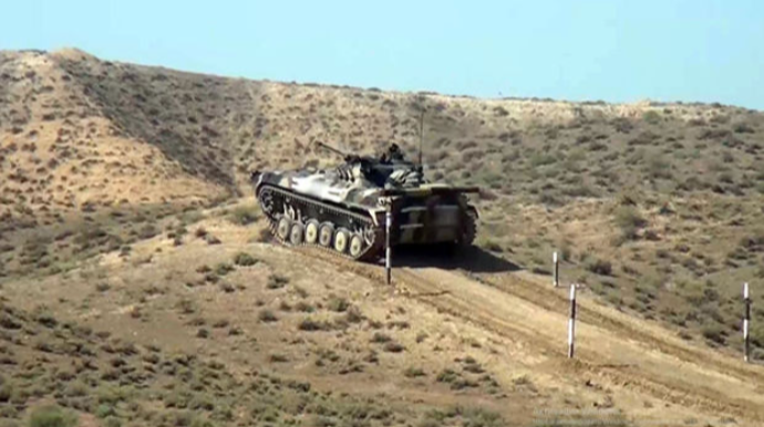 Azərbaycan Ordusunun mexanikləşdirilmiş bölmələrdə praktiki çalışmalar icra olunub - VİDEO 