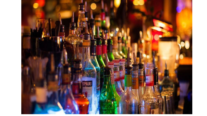 Azərbaycana gətirilən alkoqollu içkilərin aksiz dərəcəsi artırılıb 