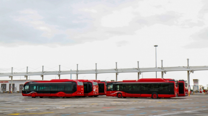 Sərnişinlər yollarda qalıb, "BakuBus"un 300 avtobusu qarajda "yatır" 