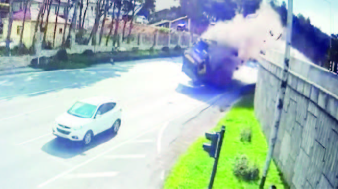 Asta sür maşını, amandır, sürücü! 