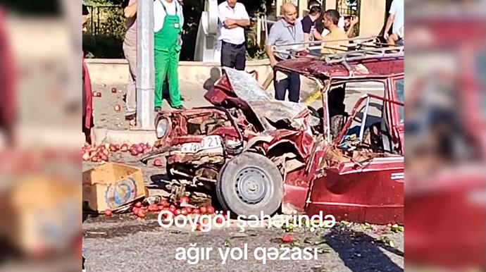 “KamAZ”a çırpılan “011” əzik-əzik oldu,  daşıdığı meyvə-tərəvəz yola dağıldı   - VİDEO