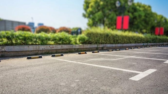 Üç uşaq dünyaya gətir, parklama pulsuz olsun 