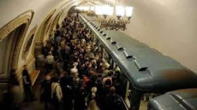 Metroda 2 sərnişinin halı pisləşdi 