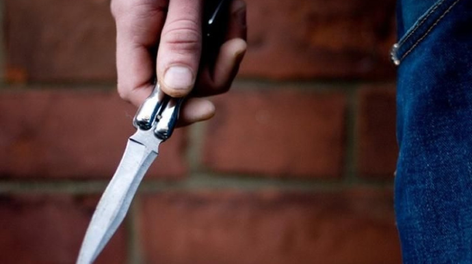 Bakıda kişi tanışını bıçaqladı 