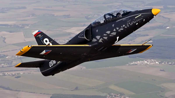 Çexiya Azərbaycana yeni hərbi təlim təyyarəsini təklif edib 