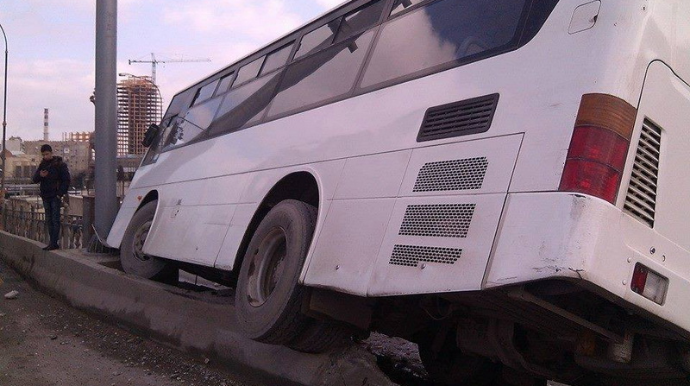 В Баку автобус насмерть сбил женщину
