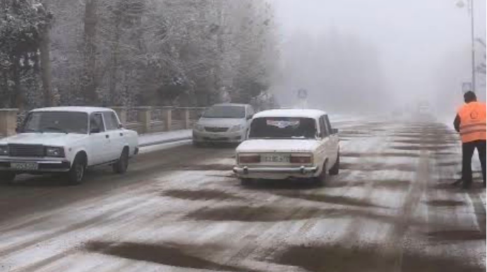 Göygöldə güclü qar səbəbindən hərəkət çətinləşdi 