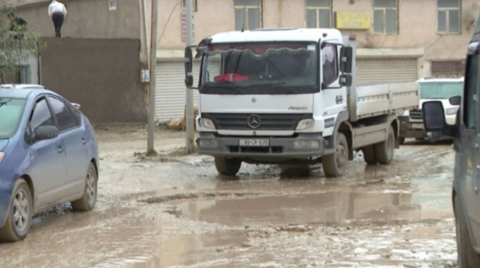 Keçilməz vəziyyətdə olan Hökməli-Qobu yolu - VİDEO 
