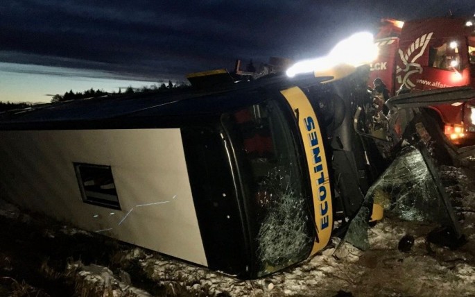 Reys avtobusu yol kənarına aşdı: 9 nəfər xəsarət alıb - FOTO