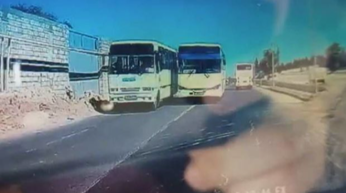 Bakıda avtobus sürücüsündən ağlasığmaz addım - ANBAAN VİDEO   - YENİLƏNİB