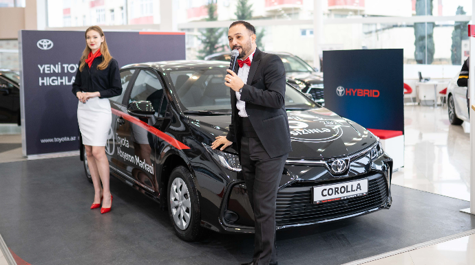 Toyota Abşeron Mərkəzi 5 illik yubileyi münasibətilə Toyota Corolla hədiyyə etdi - FOTO