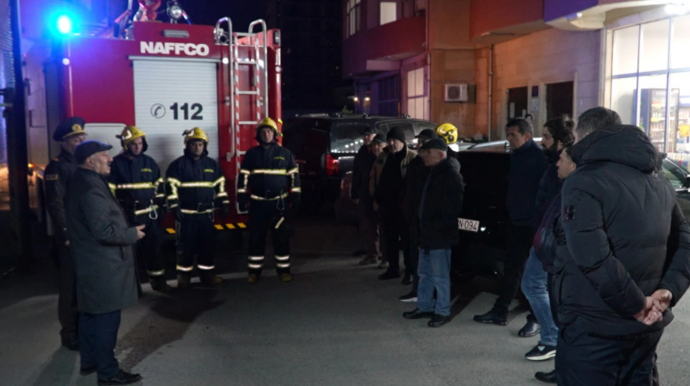 FHN təlim etmək istədi - Yanlış park edilən maşınlara görə yanğın avtomobilləri hərəkət edə bilmədi - VİDEO