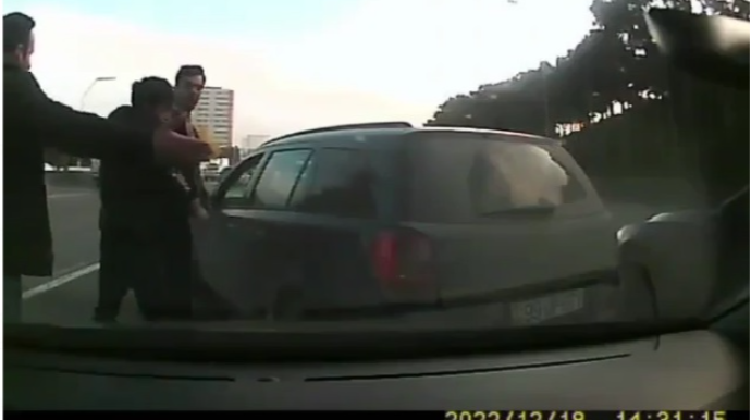 Bakı-Sumqayıt yolunda səbirsizlik edən sürücülər davaya çıxdı - VİDEO