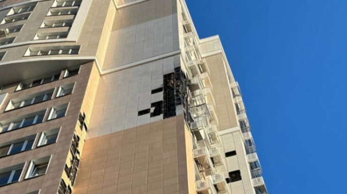 PUA yaşayış binasına çırpıldı, 16 avtomobil sıradan çıxdı 