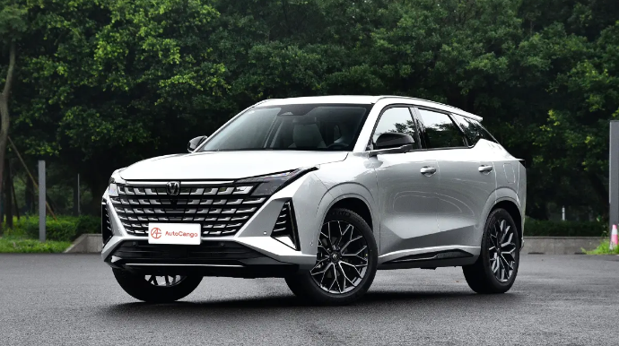 Çin maşınının təmir zamanı çəkilən görüntüləri gündəm oldu - VİDEO 