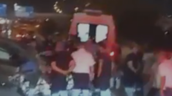 "Koroğlu"  metrosunun qarşısında qəza - VİDEO 