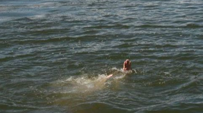 Kürdə gənc qız batıb