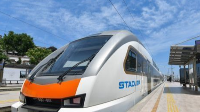 Yeni ekspres qatarının hərəkət qrafikindəki narazılıqla bağlı qurumdan AÇIQLAMA   - FOTO