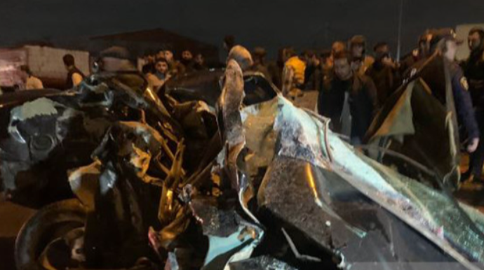 “AzSamand” “KamAZ”a çırpıldı, yola yanacaq dağıldı - FOTO 