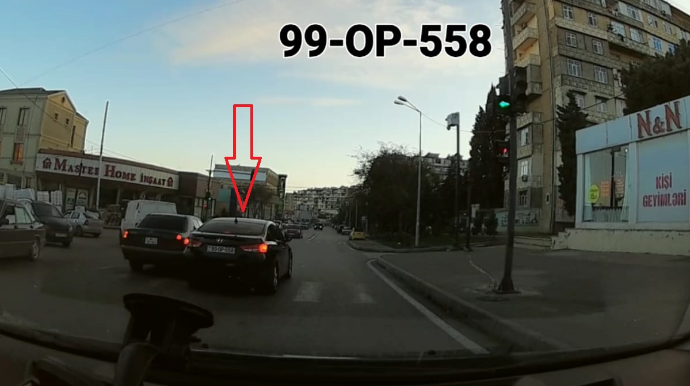 Bakıda qəza törədən sürücü hadisə yerindən qaçdı  - VİDEO