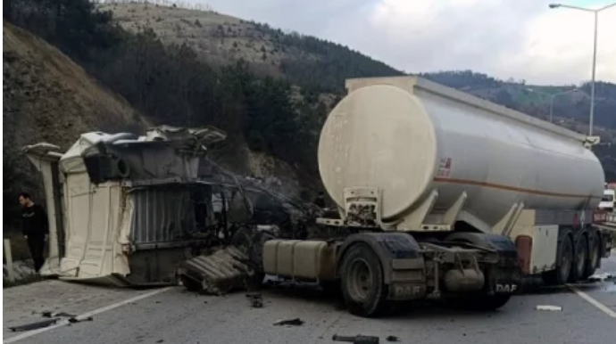 Yanacaqdaşıyan maşınla avtobus toqquşub,  14 nəfər yaralanıb 