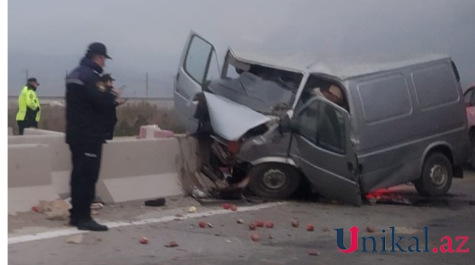 "Ford" maneəyə çırpıldı, sürücü öldü  - FOTO