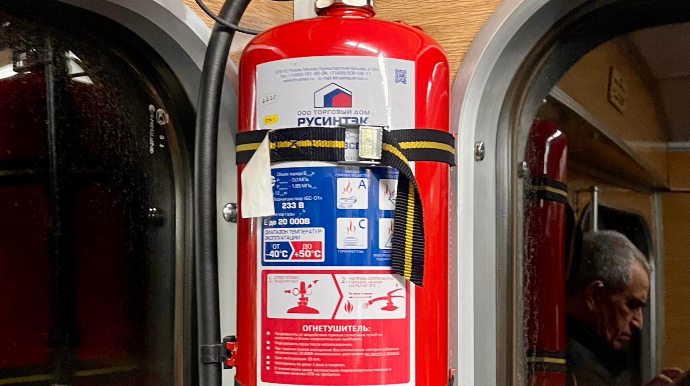 Metro qatarlarına yeni yağınsöndürən balonlar quraşdırılıb; təlimatlar niyə rus dilindədir? - FOTO 