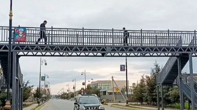 Cəlilabadda ilk yerüstü piyada keçidinin inşası yekunlaşıb 