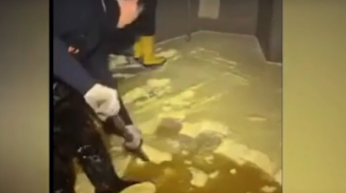 Kərə yağı istehsalı ilə bağlı qalmaqallı görüntülər - VİDEO 