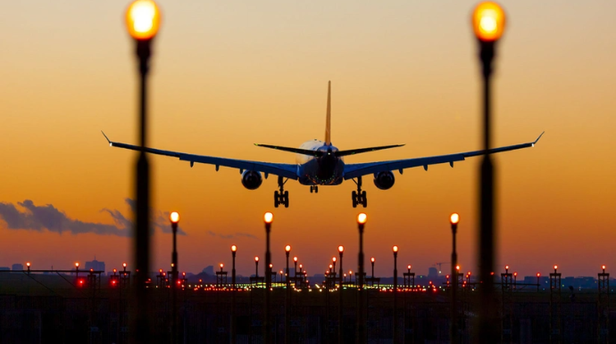 Moskvadan Antalyaya uçan təyyarə Mersinə təcili eniş etdi 