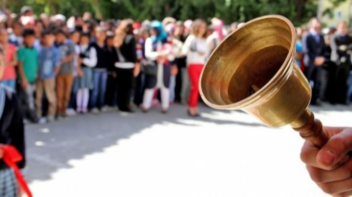 Onlayn “Son zəng”də göz yaşı axıdan müəllimlər